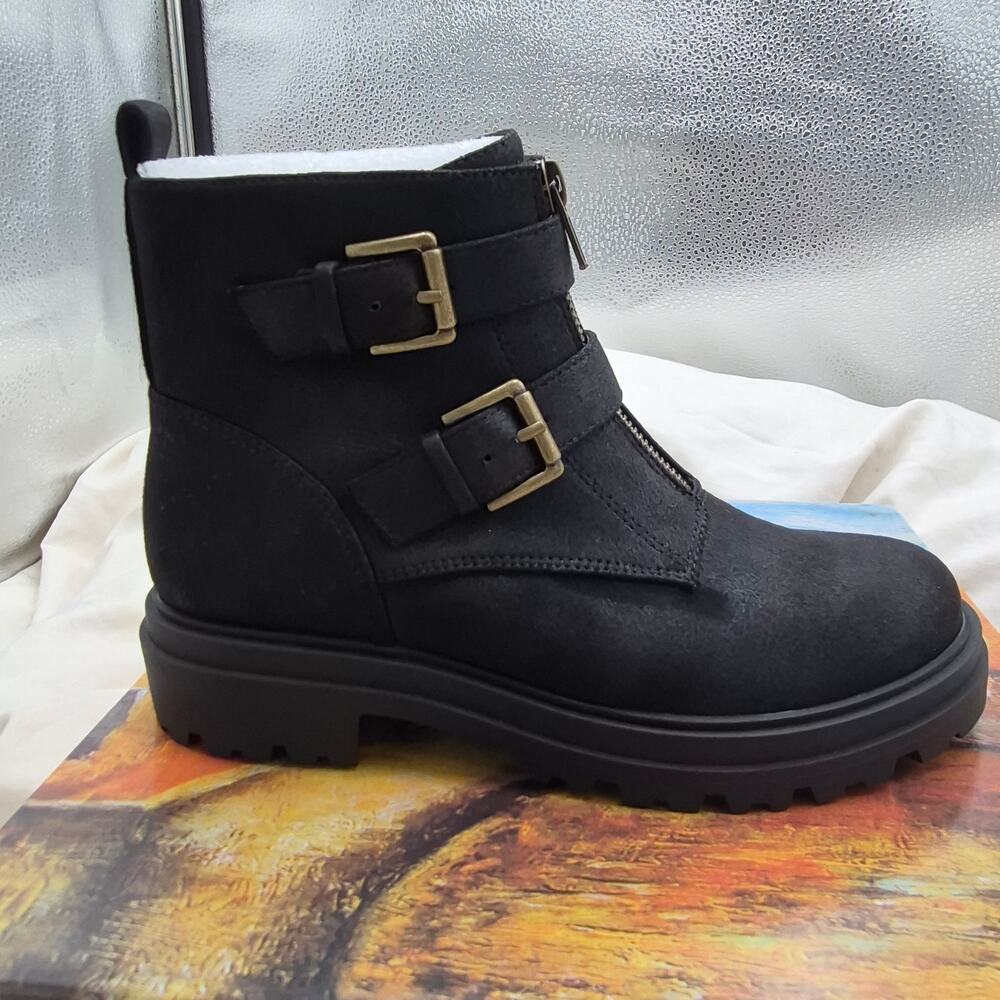 NEW Bella Vita Arcadia Bootie ankle motorcycle rugged lug outsole black Size 5.5